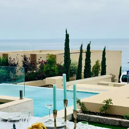 Pool Olivia Coast Apartment